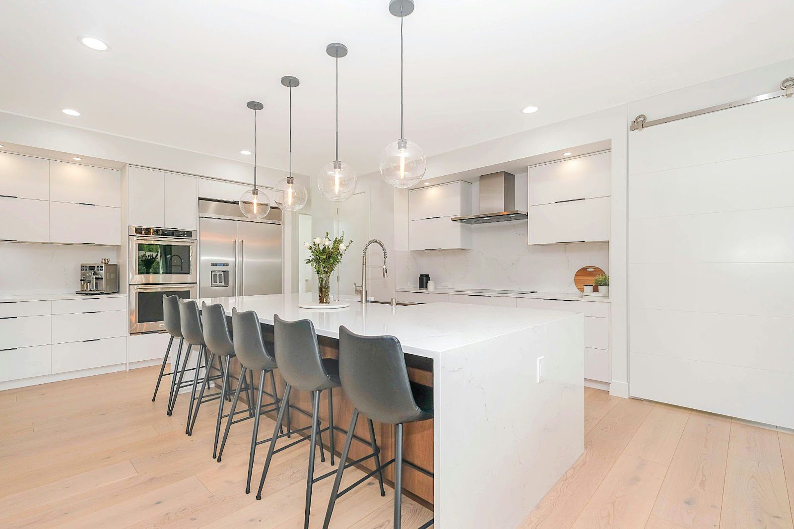 a white kitchen with clear lighting