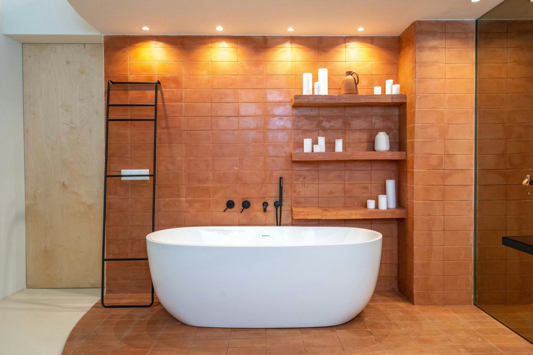 contemporary-bathroom-remodeled-with-terracotta-tiling